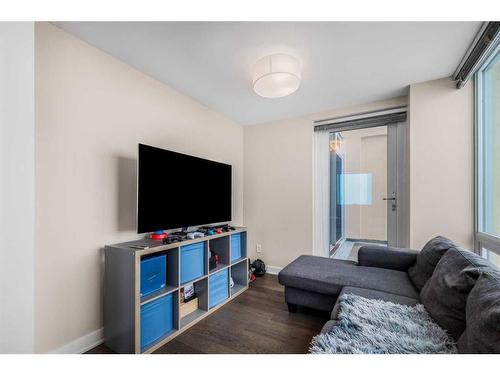 3302-930 6 Avenue Sw, Calgary, AB - Indoor Photo Showing Living Room