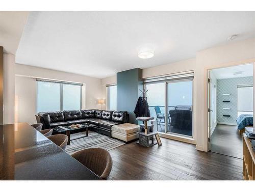 3302-930 6 Avenue Sw, Calgary, AB - Indoor Photo Showing Living Room