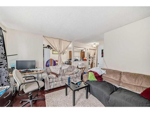 6764 Temple Drive Ne, Calgary, AB - Indoor Photo Showing Living Room