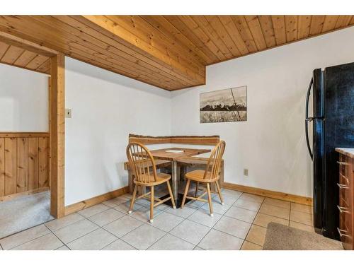 204 Grizzly Street, Banff, AB - Indoor Photo Showing Dining Room