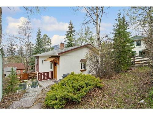 204 Grizzly Street, Banff, AB - Outdoor