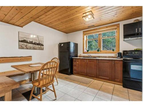 204 Grizzly Street, Banff, AB - Indoor Photo Showing Dining Room