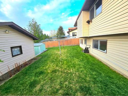 84 Beaconsfield Rise Nw, Calgary, AB - Outdoor With Exterior