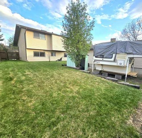 84 Beaconsfield Rise Nw, Calgary, AB - Outdoor