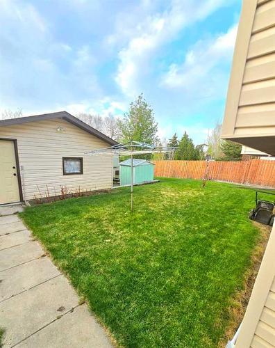 84 Beaconsfield Rise Nw, Calgary, AB - Outdoor
