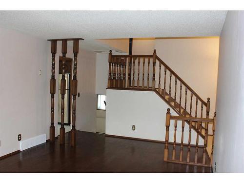 84 Beaconsfield Rise Nw, Calgary, AB - Indoor Photo Showing Other Room