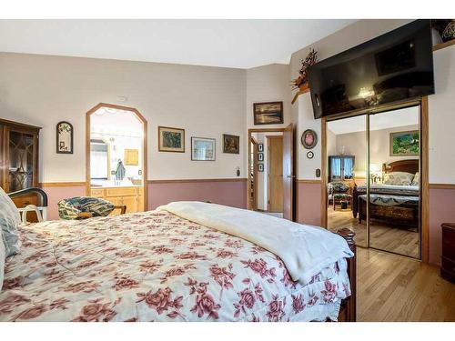 246 Coral Keys Villas Ne, Calgary, AB - Indoor Photo Showing Bedroom