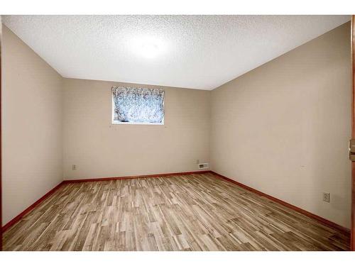 246 Coral Keys Villas Ne, Calgary, AB - Indoor Photo Showing Other Room