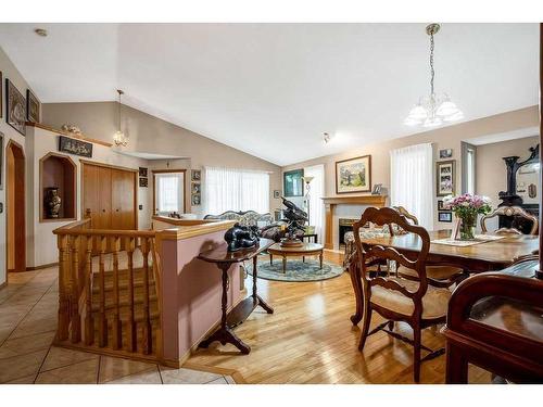 246 Coral Keys Villas Ne, Calgary, AB - Indoor Photo Showing Dining Room