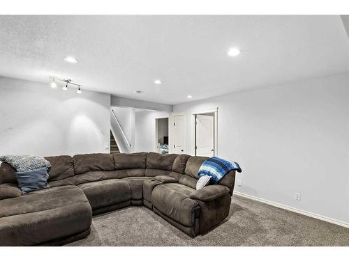 118 Auburn Glen Drive Se, Calgary, AB - Indoor Photo Showing Living Room