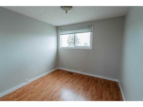 3615 27A Avenue Se, Calgary, AB - Indoor Photo Showing Other Room