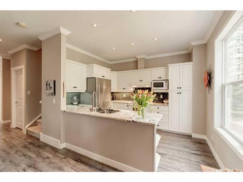 30 Discovery Heights Sw, Calgary, AB - Indoor Photo Showing Kitchen With Upgraded Kitchen
