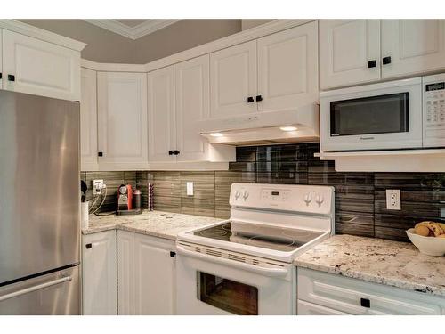 30 Discovery Heights Sw, Calgary, AB - Indoor Photo Showing Kitchen