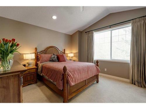30 Discovery Heights Sw, Calgary, AB - Indoor Photo Showing Bedroom