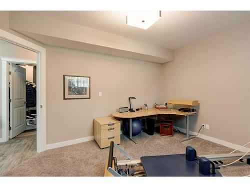 30 Discovery Heights Sw, Calgary, AB - Indoor Photo Showing Office