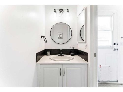 18372 Chaparral Street Se, Calgary, AB - Indoor Photo Showing Bathroom