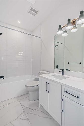 1112 Regent Crescent Ne, Calgary, AB - Indoor Photo Showing Bathroom