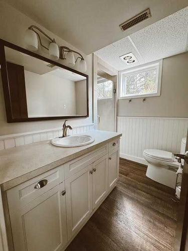33126 Range Road 21, Rural Mountain View County, AB - Indoor Photo Showing Bathroom