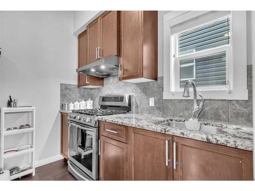 15 Red Embers Terrace Ne, Calgary, AB - Indoor Photo Showing Kitchen With Upgraded Kitchen