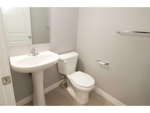 765 Nolan Hill Boulevard Nw, Calgary, AB - Indoor Photo Showing Bathroom