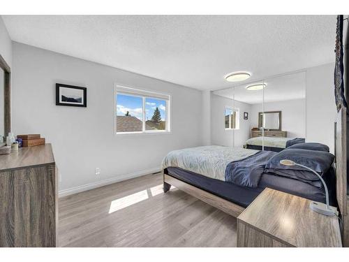 218 Coverdale Road Ne, Calgary, AB - Indoor Photo Showing Bedroom