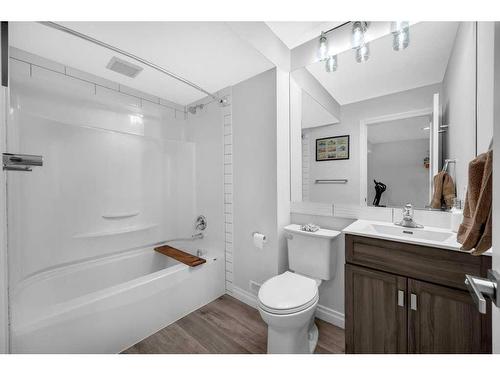 218 Coverdale Road Ne, Calgary, AB - Indoor Photo Showing Bathroom