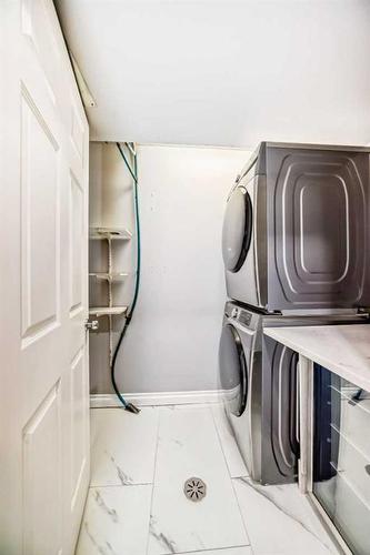 102-339 30 Avenue Ne, Calgary, AB - Indoor Photo Showing Laundry Room