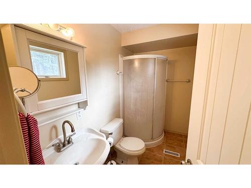 31551 Range Road 53C, Rural Mountain View County, AB - Indoor Photo Showing Bathroom