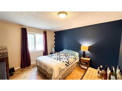 31551 Range Road 53C, Rural Mountain View County, AB - Indoor Photo Showing Bedroom