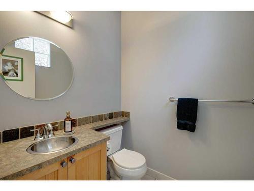 1-2322 2 Avenue Nw, Calgary, AB - Indoor Photo Showing Bathroom