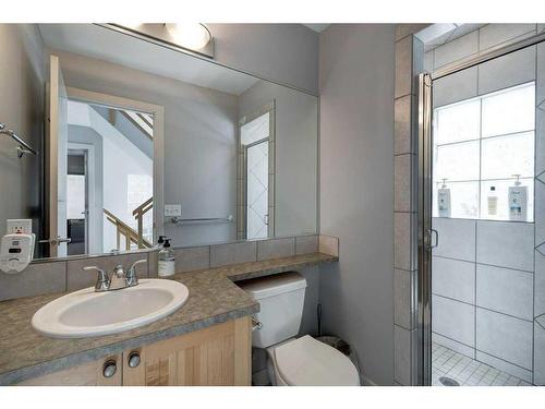 1-2322 2 Avenue Nw, Calgary, AB - Indoor Photo Showing Bathroom