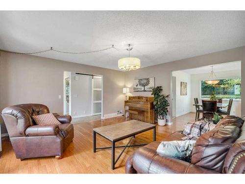 199 Dalcastle Way Nw, Calgary, AB - Indoor Photo Showing Living Room