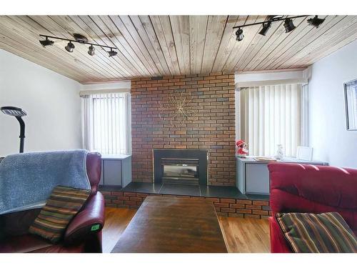 302 Silverthorn Close, Olds, AB - Indoor Photo Showing Living Room With Fireplace