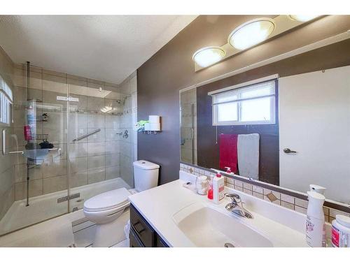 302 Silverthorn Close, Olds, AB - Indoor Photo Showing Bathroom