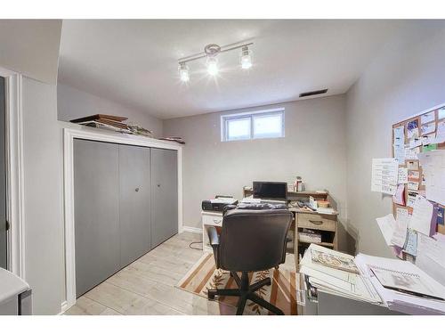 302 Silverthorn Close, Olds, AB - Indoor Photo Showing Office