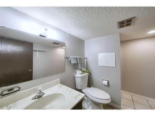 302 Silverthorn Close, Olds, AB - Indoor Photo Showing Bathroom