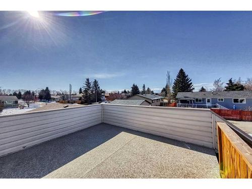 302 Silverthorn Close, Olds, AB - Outdoor