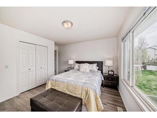 250 Evansmeade Point Nw, Calgary, AB - Indoor Photo Showing Bedroom