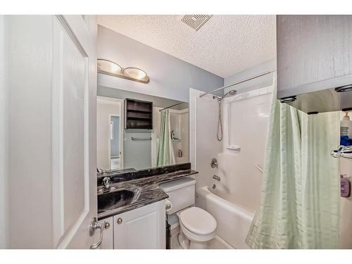 250 Evansmeade Point Nw, Calgary, AB - Indoor Photo Showing Bathroom