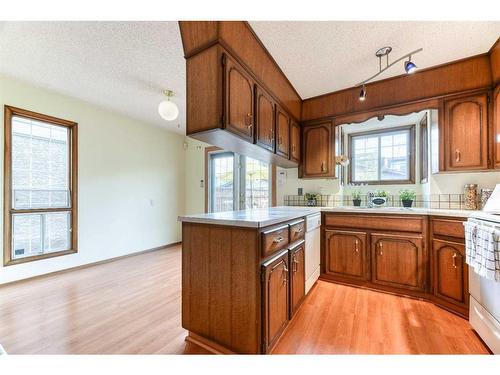 2227 2 Avenue Nw, Calgary, AB - Indoor Photo Showing Kitchen
