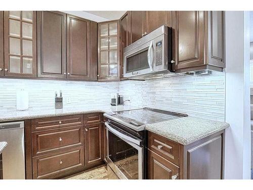 2514 3 Avenue Nw, Calgary, AB - Indoor Photo Showing Kitchen With Upgraded Kitchen