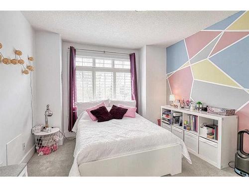 2514 3 Avenue Nw, Calgary, AB - Indoor Photo Showing Bedroom