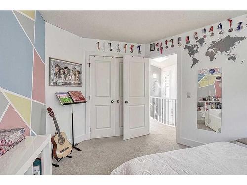 2514 3 Avenue Nw, Calgary, AB - Indoor Photo Showing Bedroom