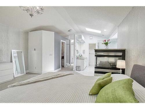 2514 3 Avenue Nw, Calgary, AB - Indoor With Fireplace