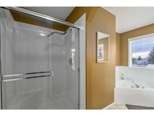 55 Crystalridge Crescent, Okotoks, AB - Indoor Photo Showing Bathroom