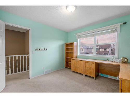 55 Crystalridge Crescent, Okotoks, AB - Indoor Photo Showing Bedroom