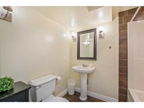 55 Crystalridge Crescent, Okotoks, AB - Indoor Photo Showing Bathroom