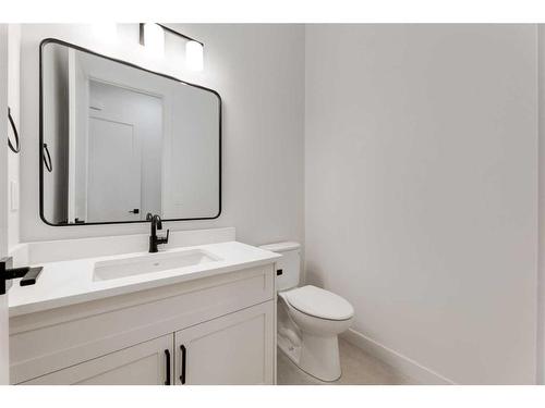 27 Rockford Park Nw, Calgary, AB - Indoor Photo Showing Bathroom