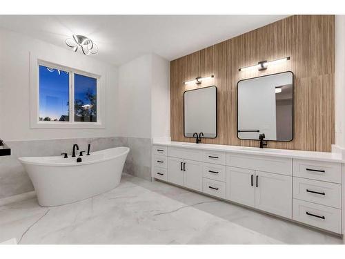 27 Rockford Park Nw, Calgary, AB - Indoor Photo Showing Bathroom