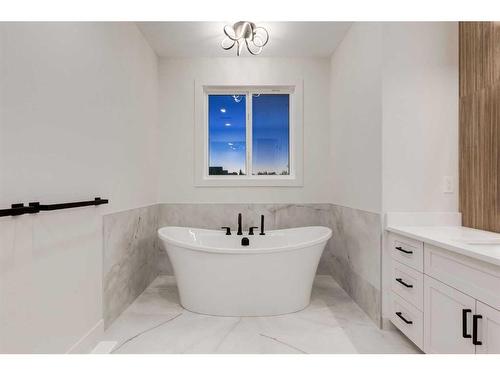 27 Rockford Park Nw, Calgary, AB - Indoor Photo Showing Bathroom